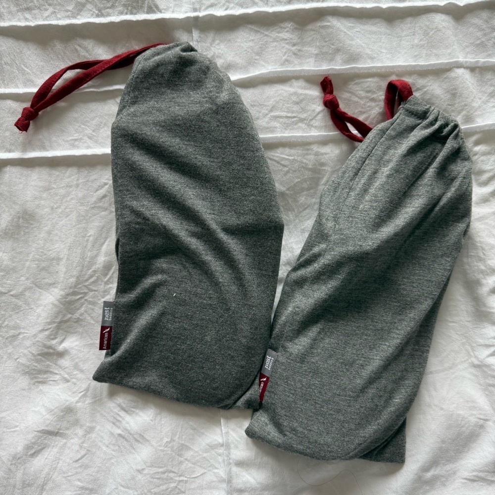 MAKE AN OFFER! Two Nest x American Airlines first class slippers